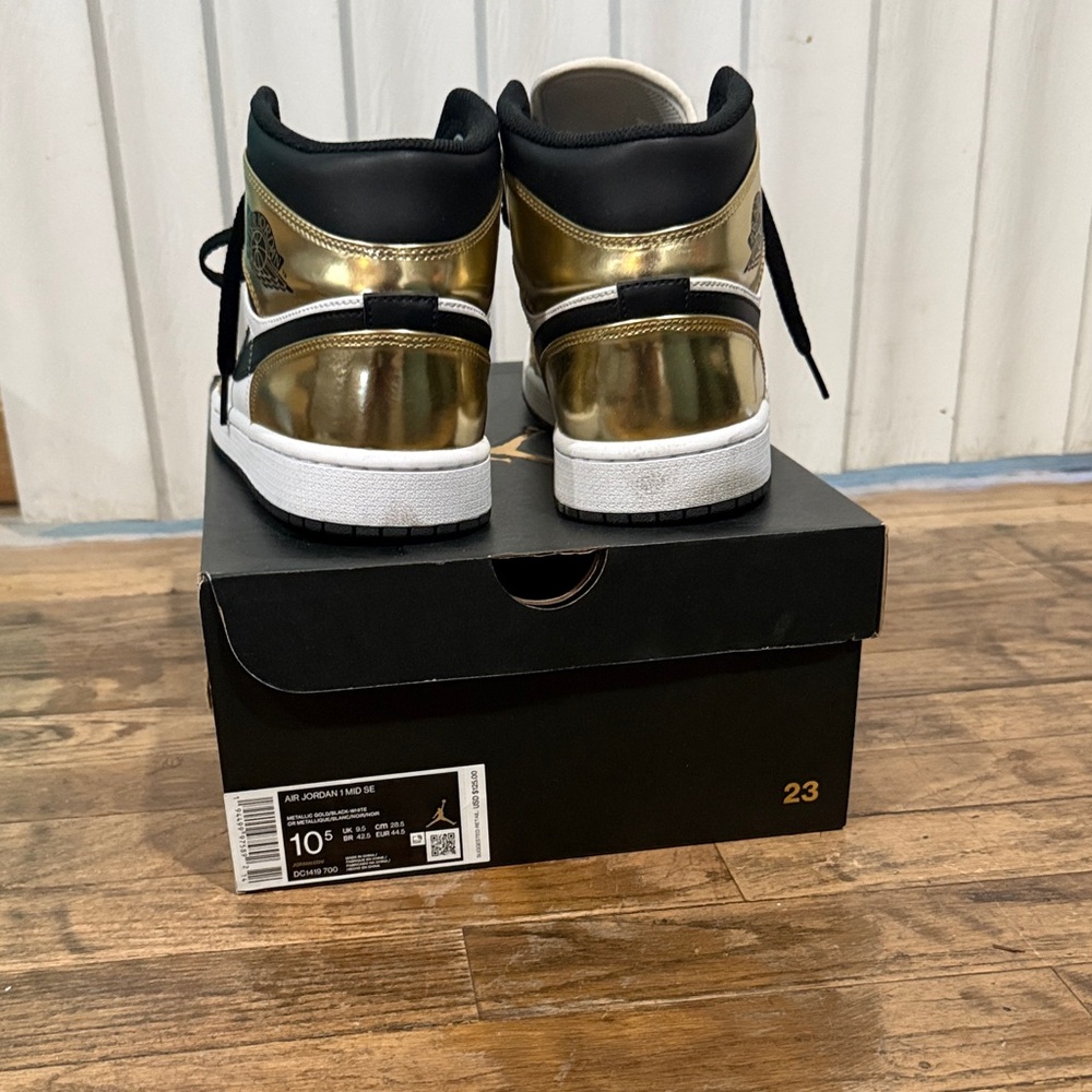 Jordan Sneakers in Gold, Black, and White - Picture 4 of 5